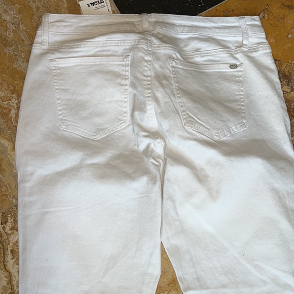 Special A NWT no flaws bright white denim with light ripping - Picture 6 of 12